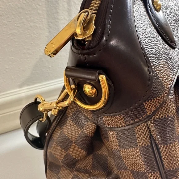 LOUIS VUITTON Trevi PM. Damier ebene shoulder bag with COA and dustbag. - Picture 17 of 17